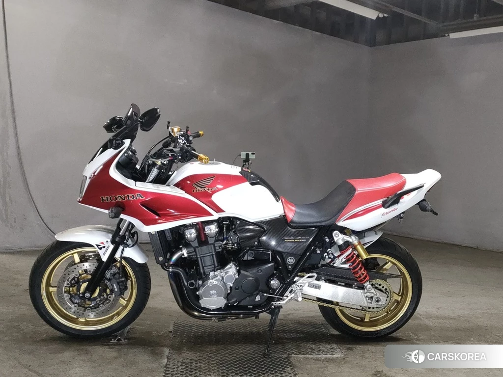 Проданный Honda CB1300SF BOLDOR 2013 из Японии, фото 2