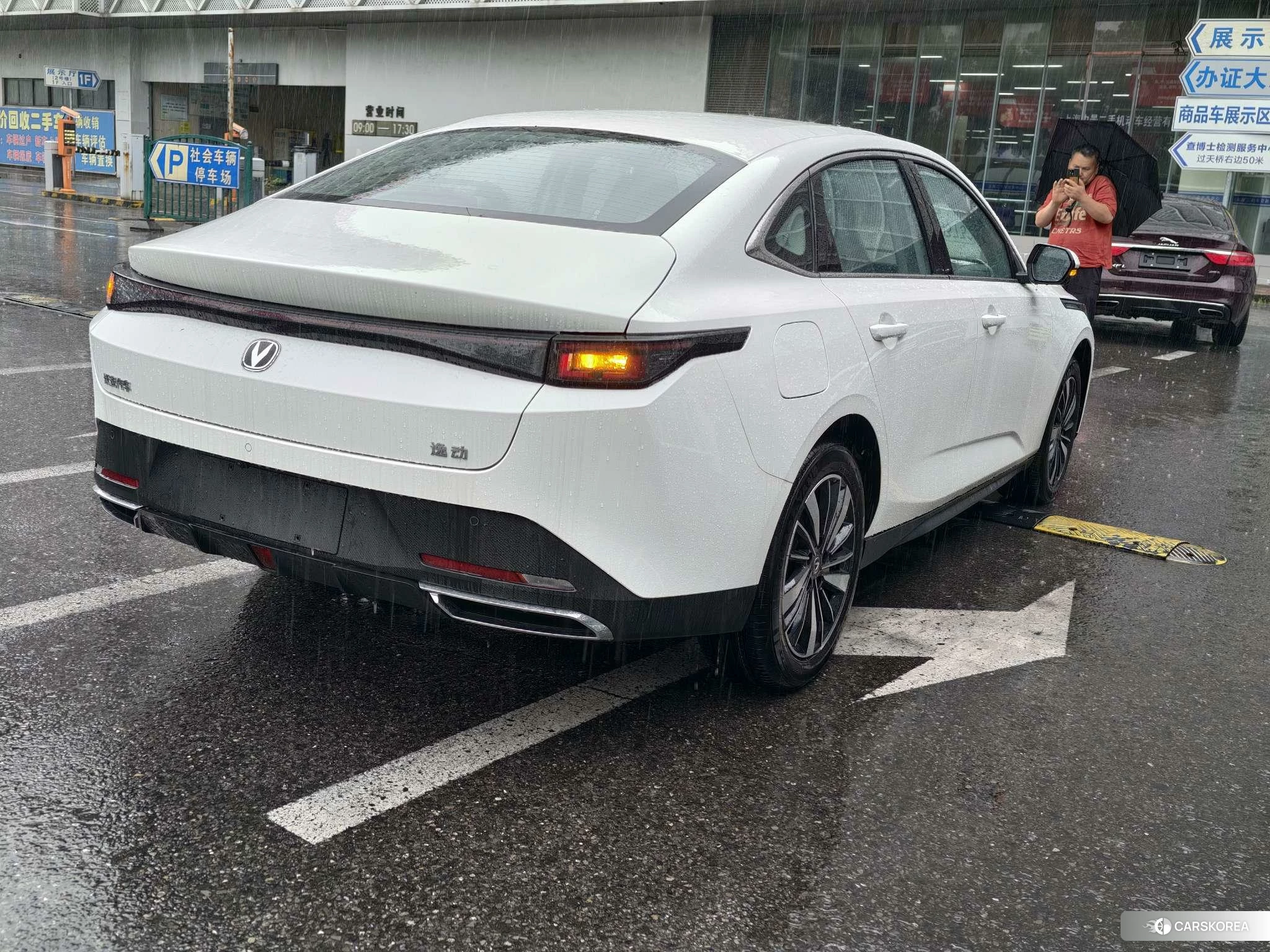 Chang'an Yidong PHEV 2025 Белый из Китая, фото 5