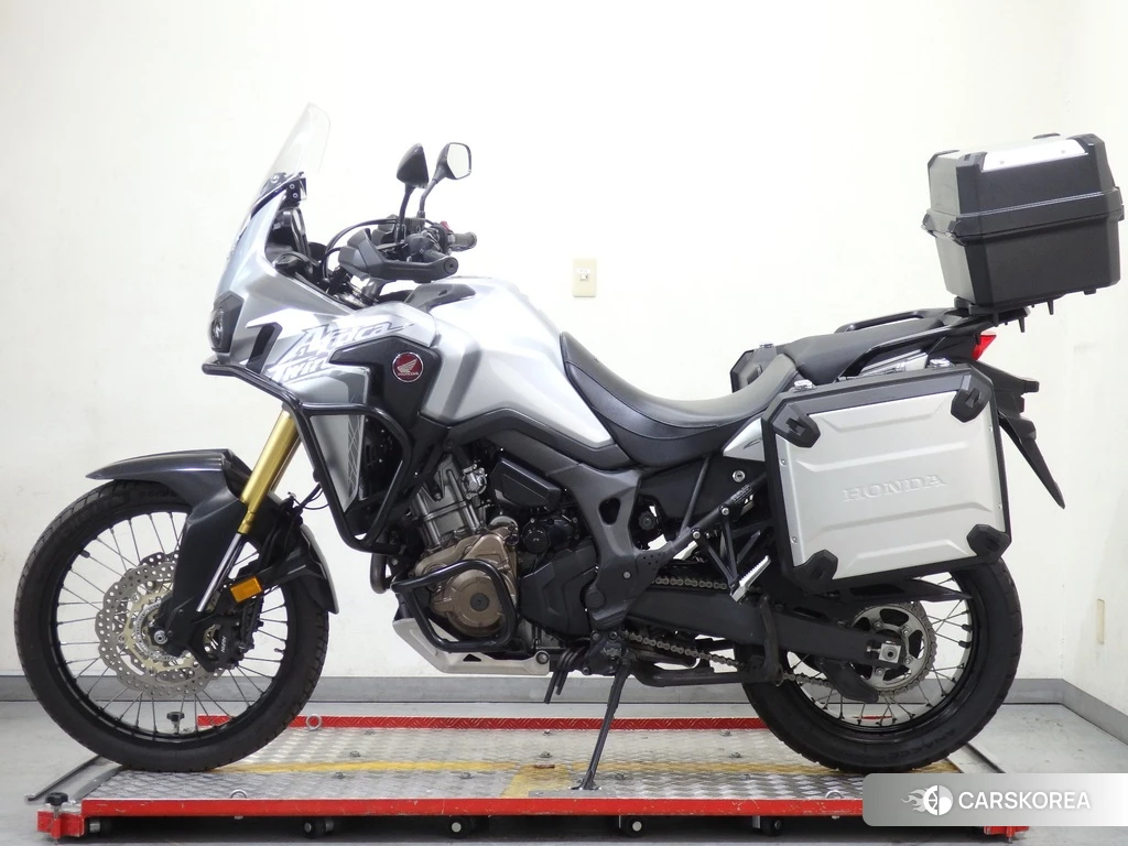 Проданный Honda CRF1000L AFRICA TWIN 2016 из Японии, фото 2