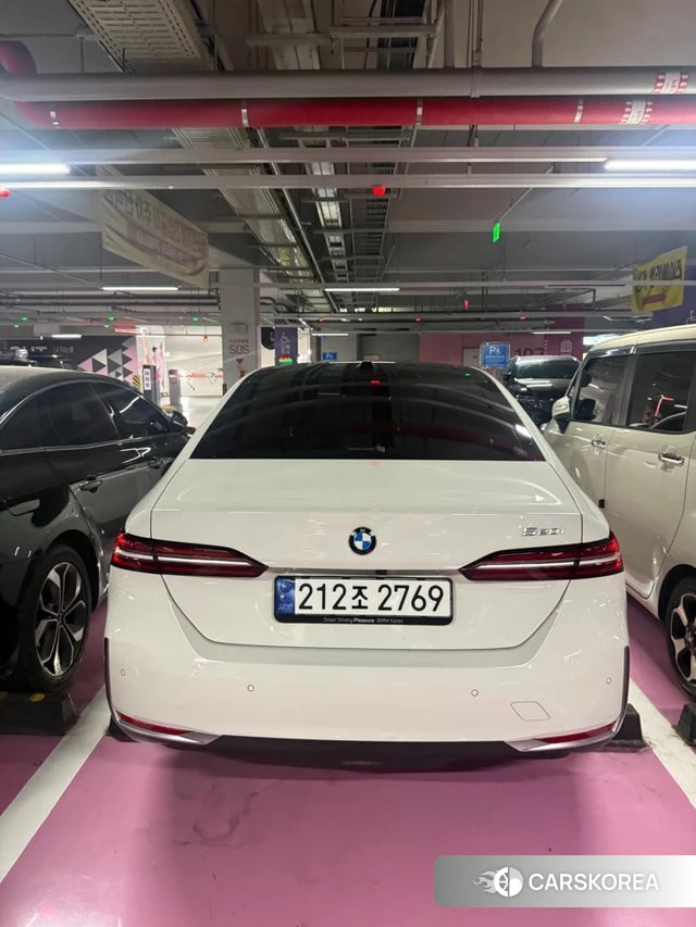 BMW 5 Series (G60) 2023 Белый из Кореи, фото 2