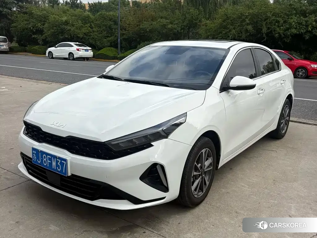 Kia K3 2023 Белый из Китая, фото 2