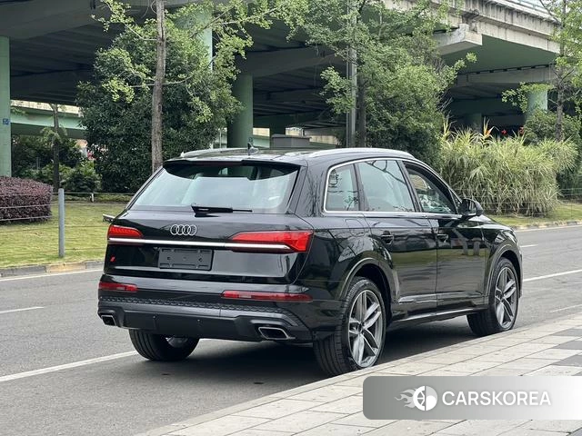 Audi Q7 2024 Черный из Китая, фото 6
