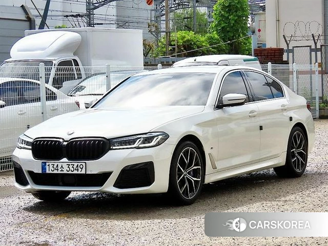 BMW 5 Series (G30) 2023 Белый из Кореи, фото 2