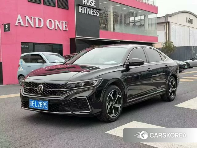 Volkswagen Passat 2023 Черный из Китая, фото 2