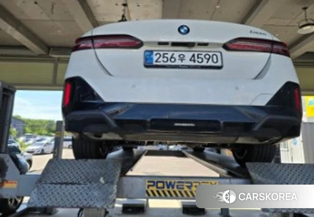 BMW 5 Series (G60) 2025 Белый из Кореи, фото 2