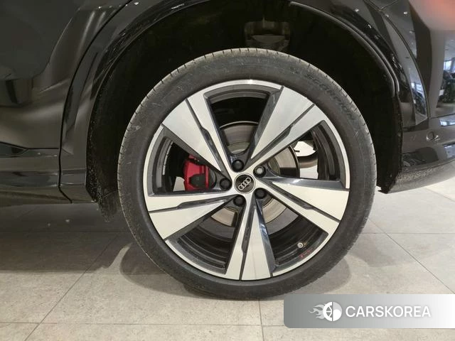 Audi Q5L id 4026794 из Китая 12