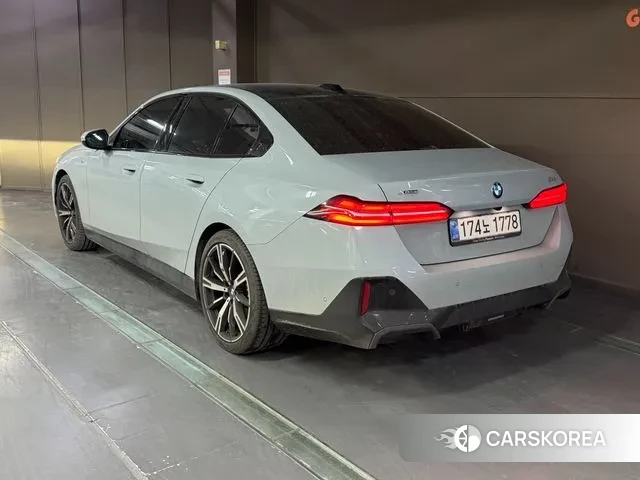 BMW 5 Series (G60) id 3609978 из Кореи 12