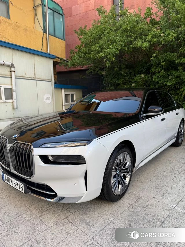 BMW 7 Series (G70) 2023 Белый из Кореи, фото 2