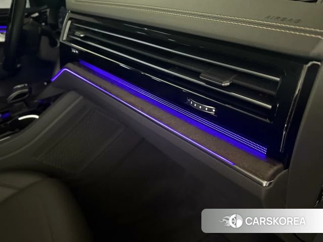 Volkswagen Touareg 2023 Темно-серый из Китая, фото 2