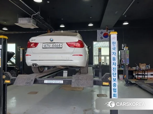 BMW 3 Series GT (F34) 2018 Белый из Кореи, фото 2