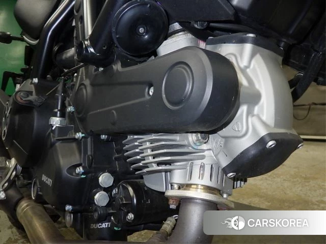 Engine photo