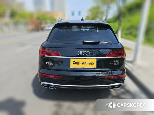 Audi Q5L 2022 Черный из Китая, фото 2