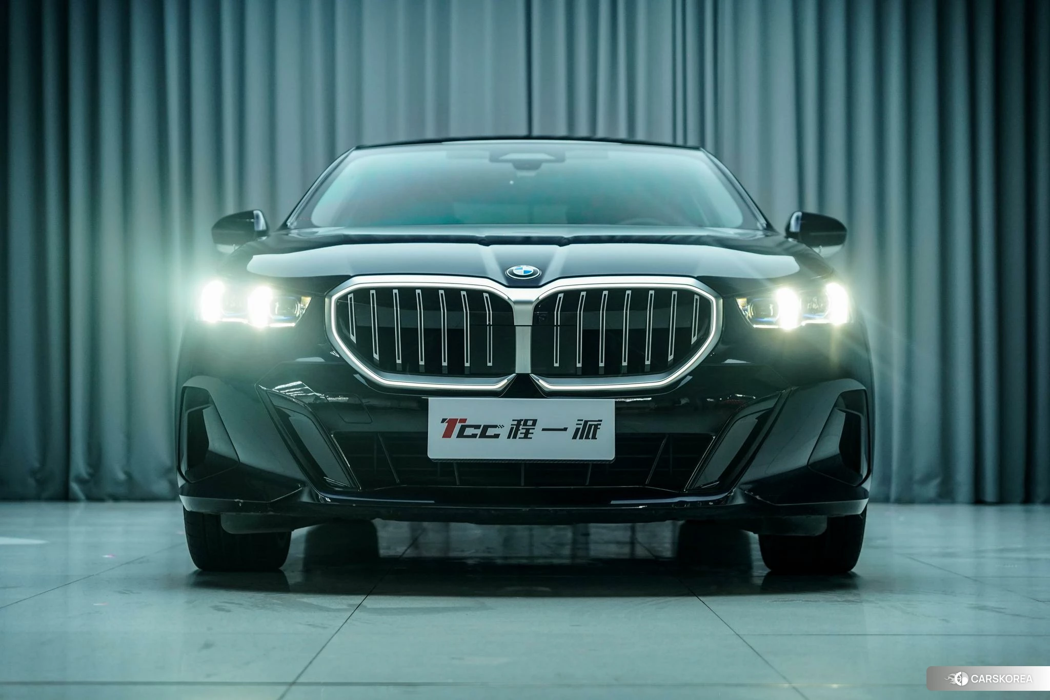 BMW 5 series 2024 Черный из Китая, фото 2