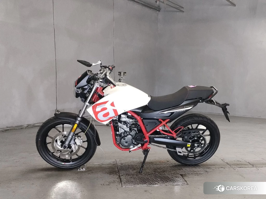 Проданный Aprilia STX125 CAFE 2015 из Японии, фото 2