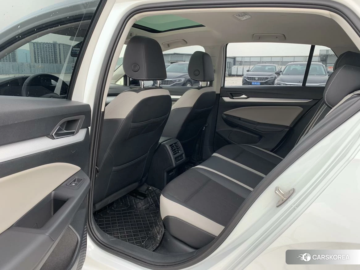 Volkswagen Golf 2021 Белый из Китая, фото 2