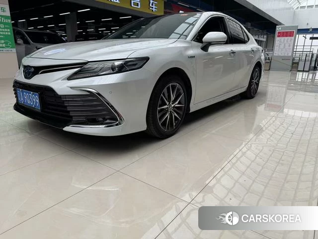 Toyota Camry 2022 Белый из Китая, фото 2