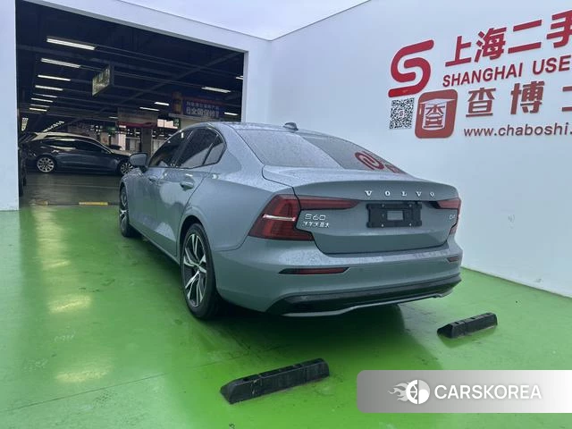 Volvo S60 2022 Серебристо-серый из Китая, фото 3