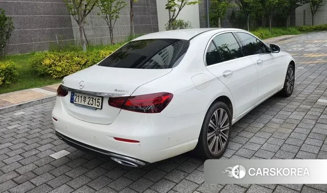 Mercedes-Benz E-Class W213 2023 Белый из Кореи, фото 2