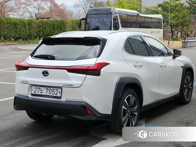 Lexus UX250h id 3924606 из Кореи 12