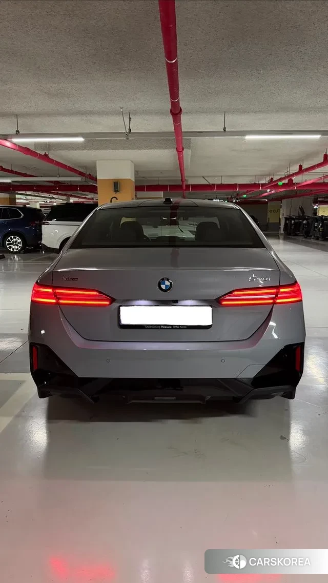 BMW 5 Series (G60) 2025 Серебристо-серый из Кореи, фото 2