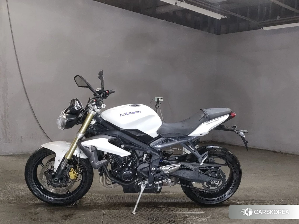 Проданный Triumph STREET TRIPLE 2014 из Японии