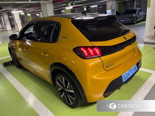 Peugeot e-208 second Generation 2020 Желтый из Кореи, фото 3