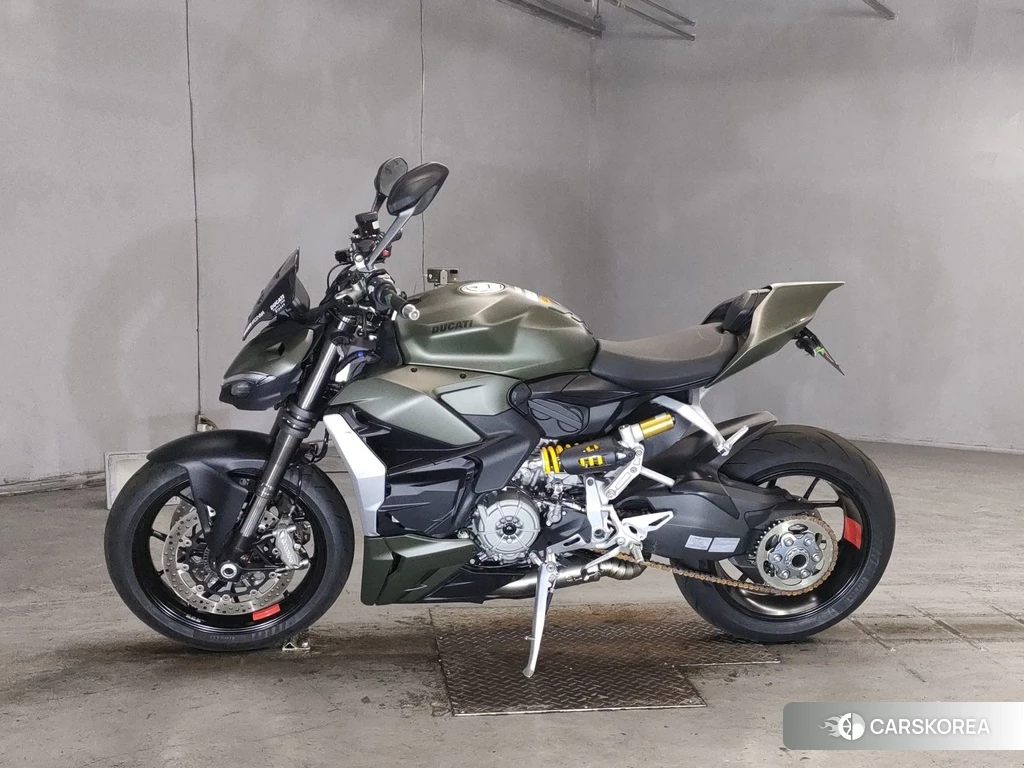 Проданный Ducati STREETFIGHTER V2 2023 из Японии