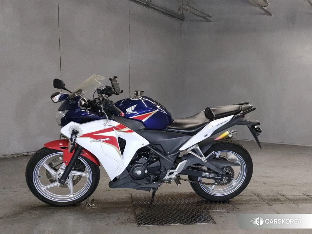 Проданный Honda CBR250R 2011 из Японии, фото 2
