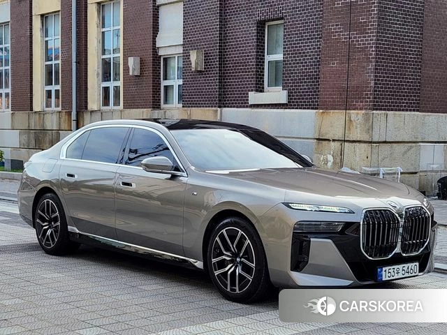 BMW 7 Series (G70) 2023 Песочный из Кореи, фото 6