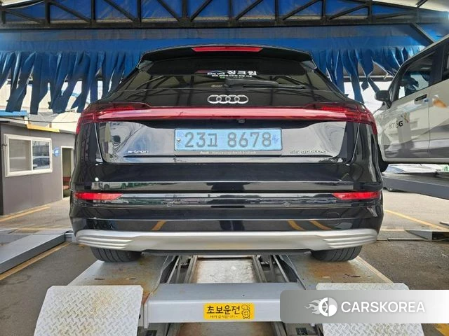 Audi e-Tron 2021 Черный из Кореи, фото 2