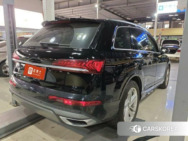 Audi Q7 2023 Черный из Китая, фото 2