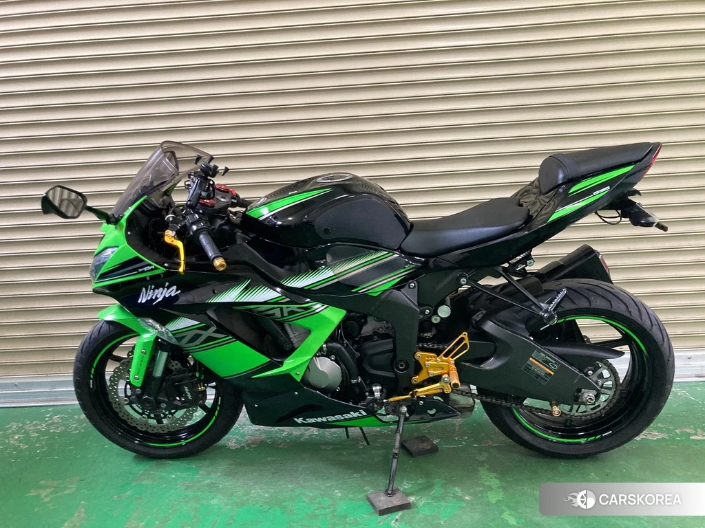 Проданный Kawasaki NINJA ZX-6R 2017 из Японии