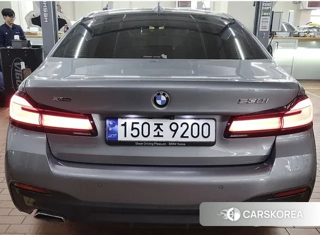 BMW 5 Series (G30) 2023 Серый из Кореи, фото 2