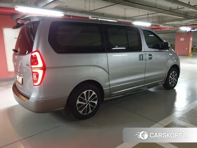 Hyundai The New Grand Starex 2021 Серебристо-серый из Кореи, фото 2