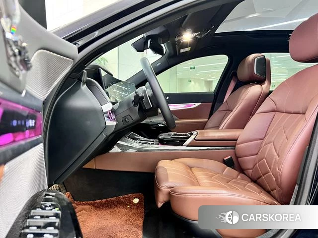 BMW 7 series 2024 Черный из Китая, фото 2