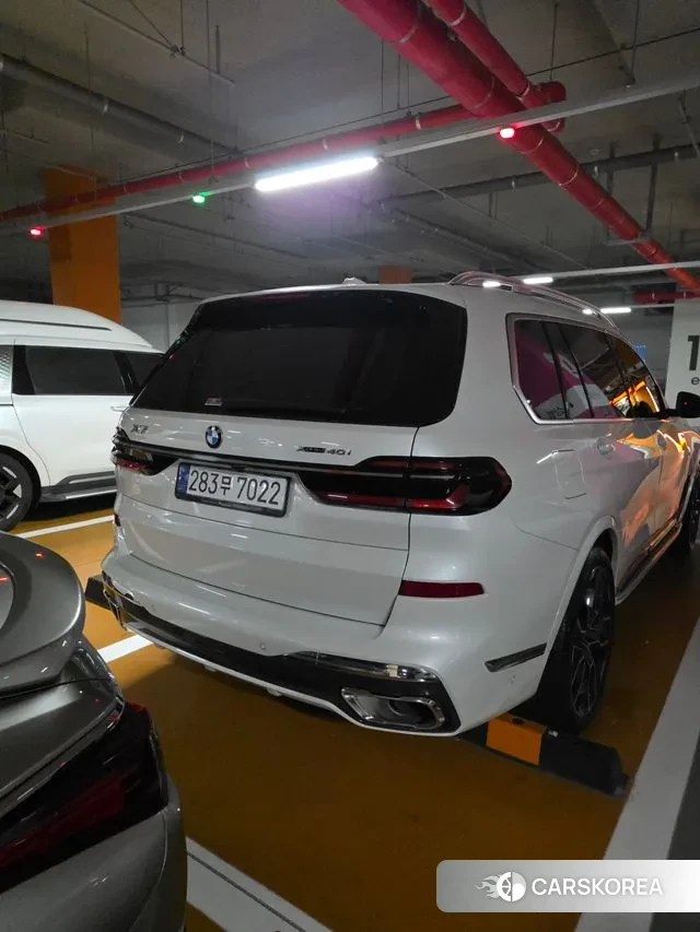 BMW X7 (G07) 2023 Белый из Кореи, фото 2