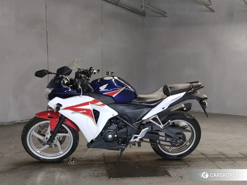 Проданный Honda CBR250R 2011 из Японии, фото 2