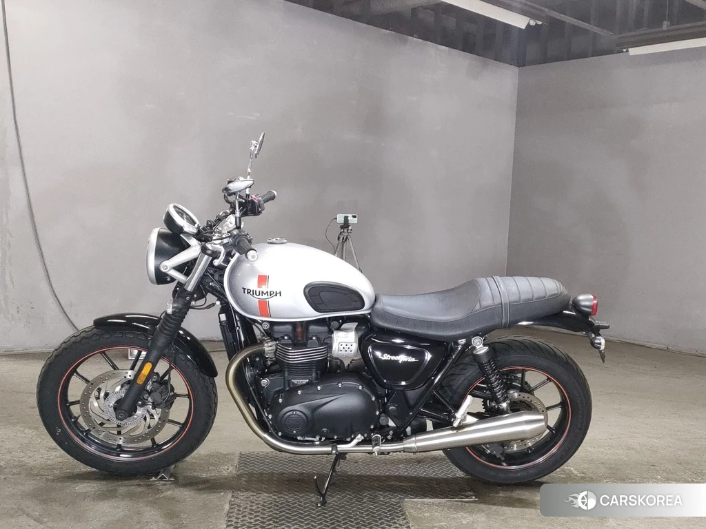 Проданный Triumph STREET TWIN 2017 из Японии, фото 2