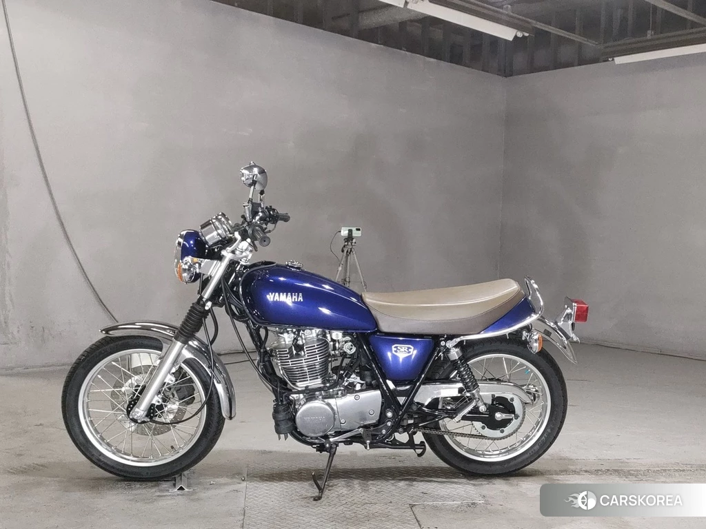 Проданный Yamaha SR 400 2021 из Японии, фото 2