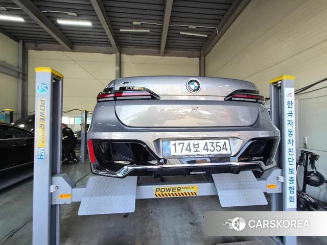 BMW 7 Series (G70) 2025 Серый из Кореи, фото 2