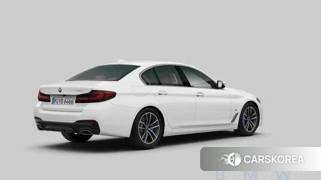 BMW 5 Series (G30) 2023 Белый из Кореи, фото 2