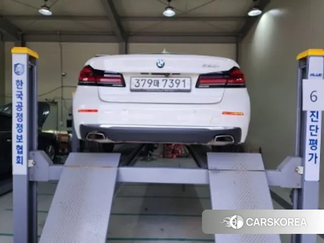 BMW 5 Series (G30) 2020 Белый из Кореи, фото 2
