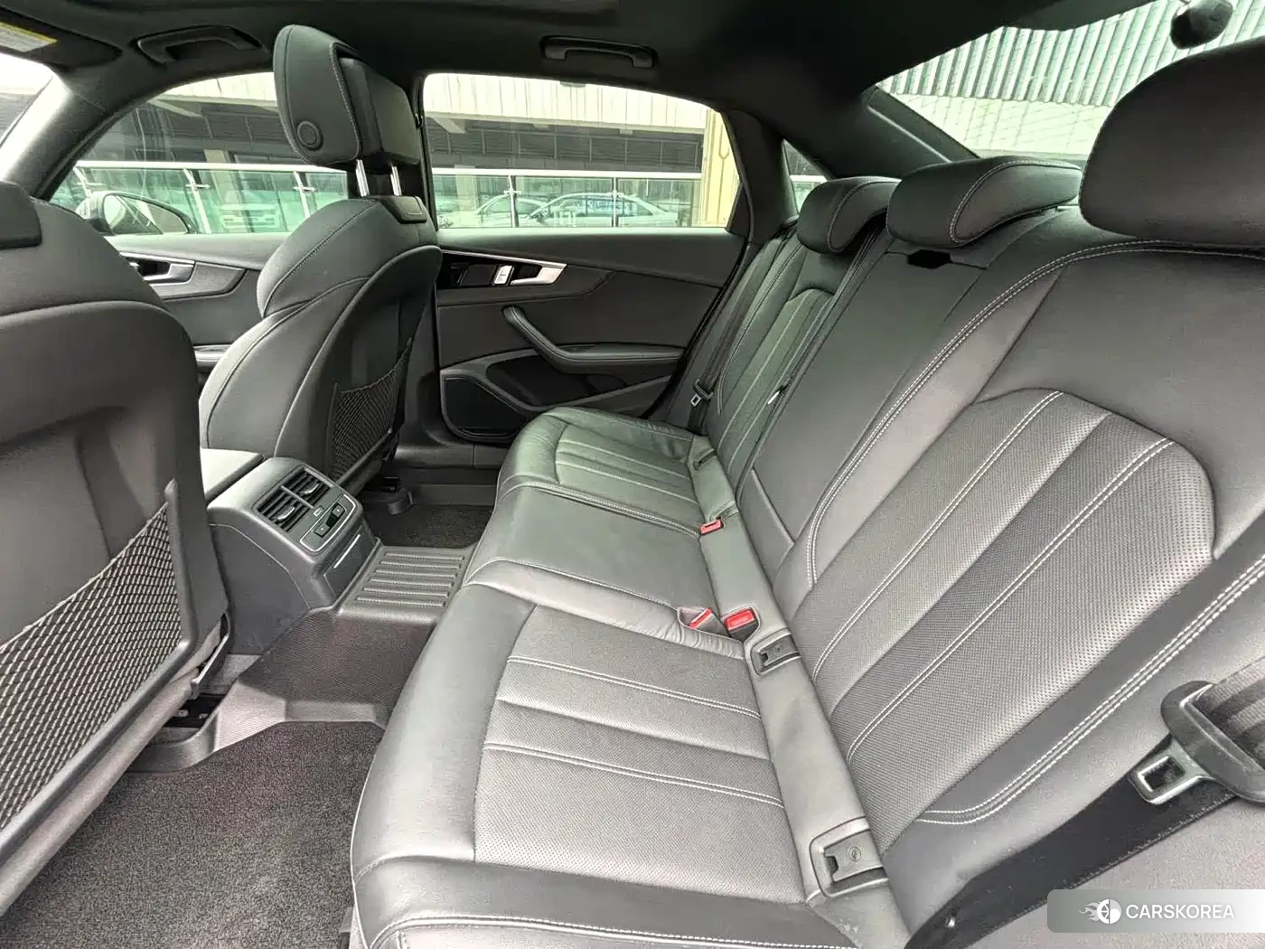 Audi A4L 2023 Белый из Китая, фото 2