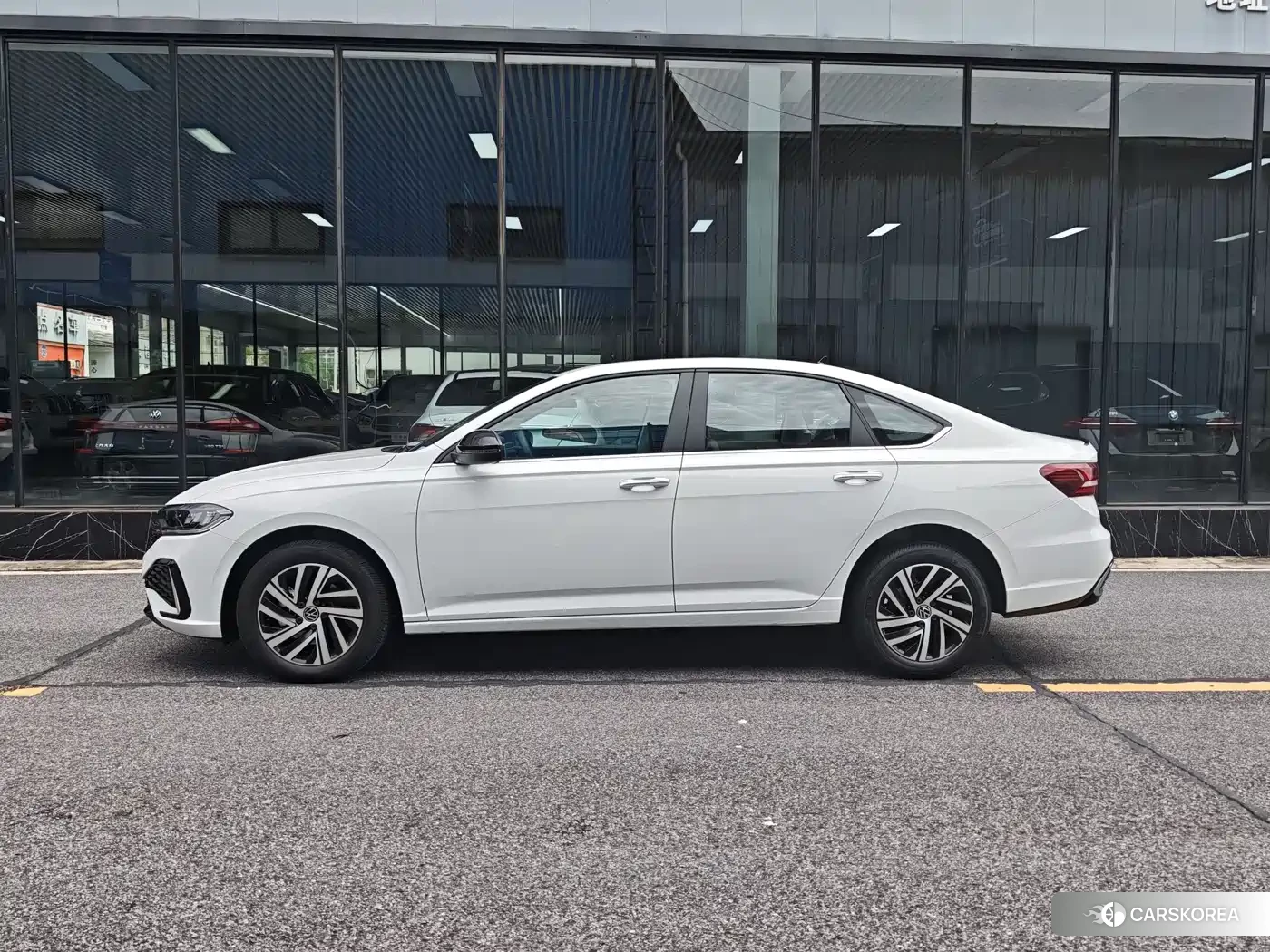 Volkswagen Lavida 2026 Белый из Китая, фото 5