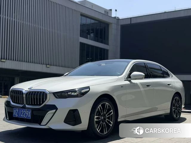 BMW 5 series 2024 Белый из Китая, фото 2