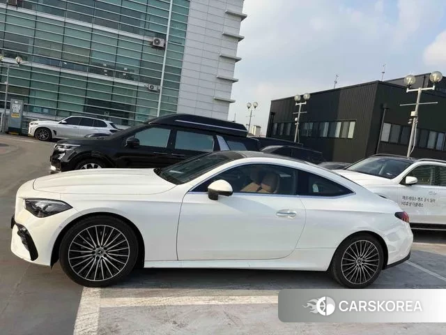 Mercedes-Benz CLE-Class C236 2025 Белый из Кореи, фото 2