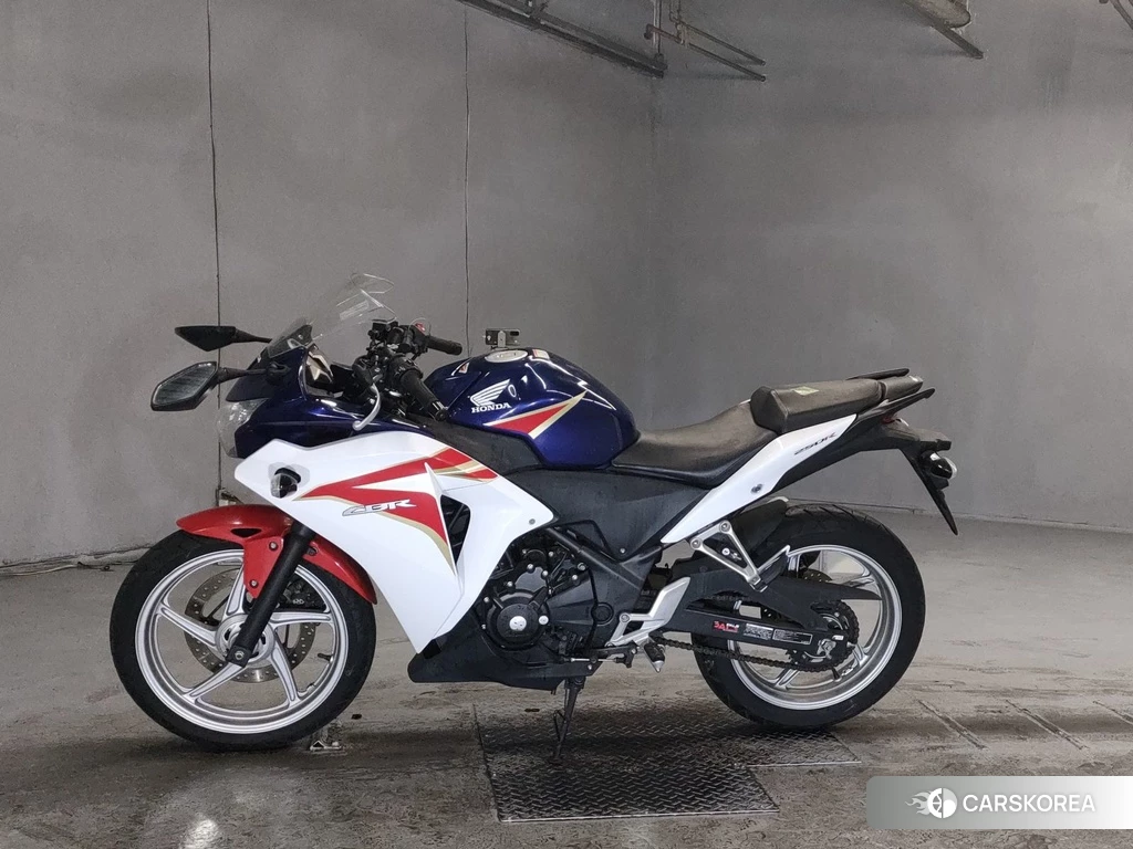 Проданный Honda CBR250R 2011 из Японии, фото 2