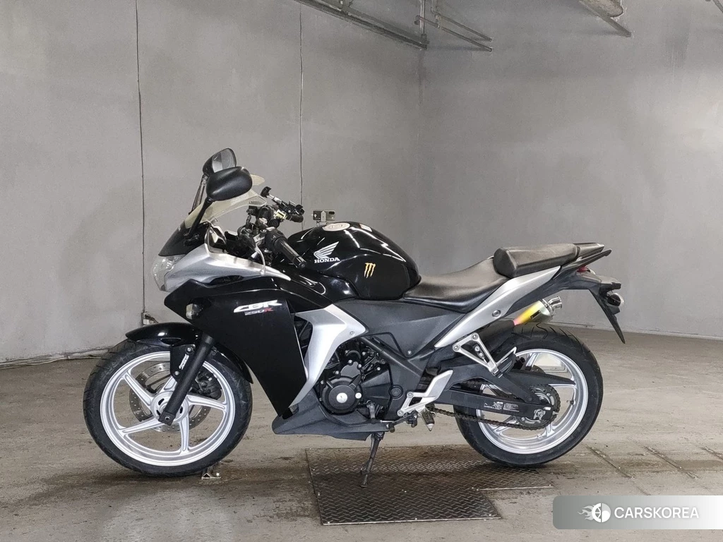 Проданный Honda CBR250R 2011 из Японии