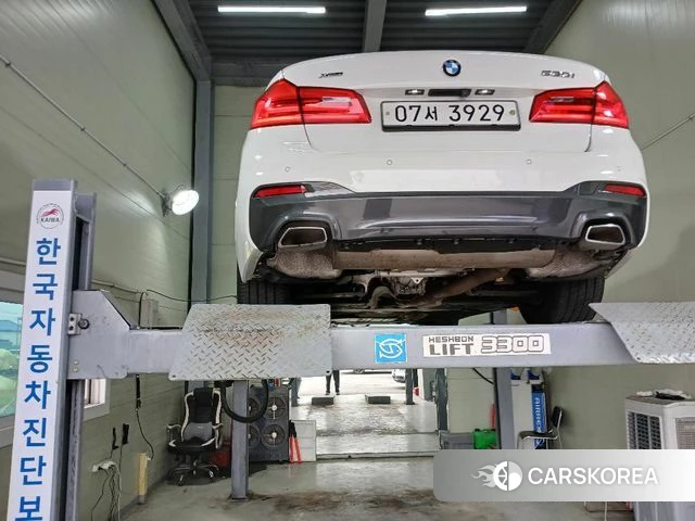 BMW 5 Series (G30) 2019 Белый из Кореи, фото 2