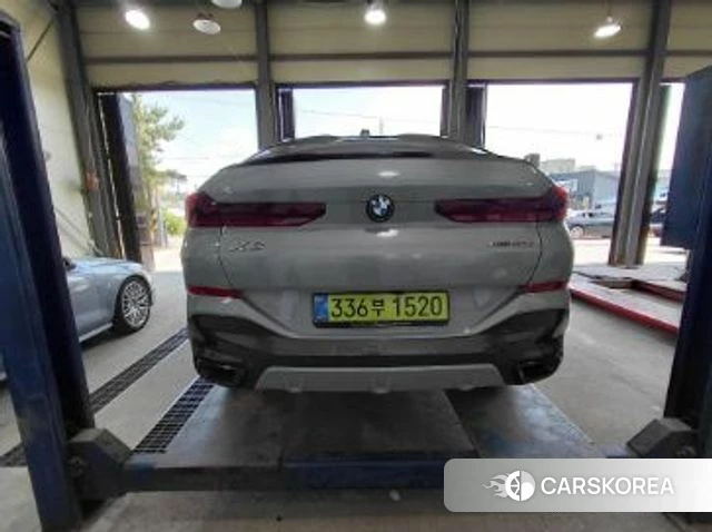 BMW X6 (G06) 2025 Светло-серебряный цвет из Кореи, фото 2